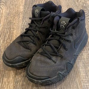 Kyrie 4 GS Blackout